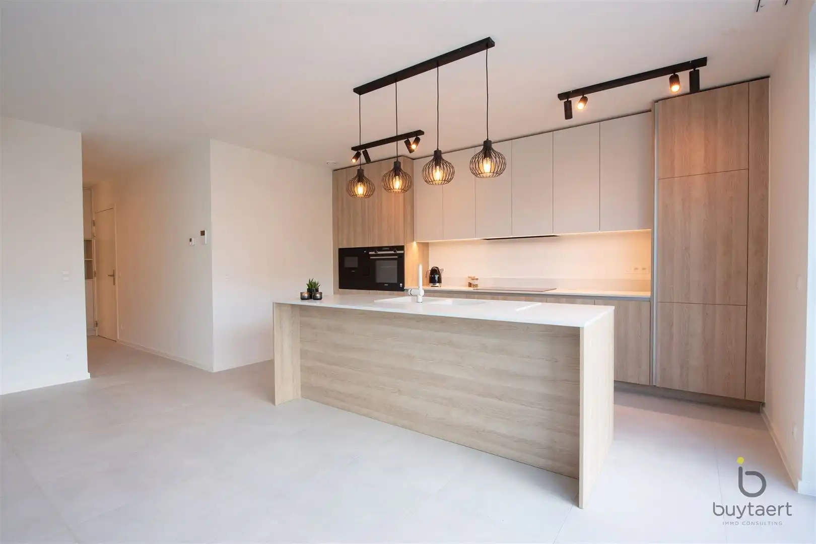 Nieuwbouw gelijkvloers appartement met twee slaapkamers, een tuin en een garage. foto 3