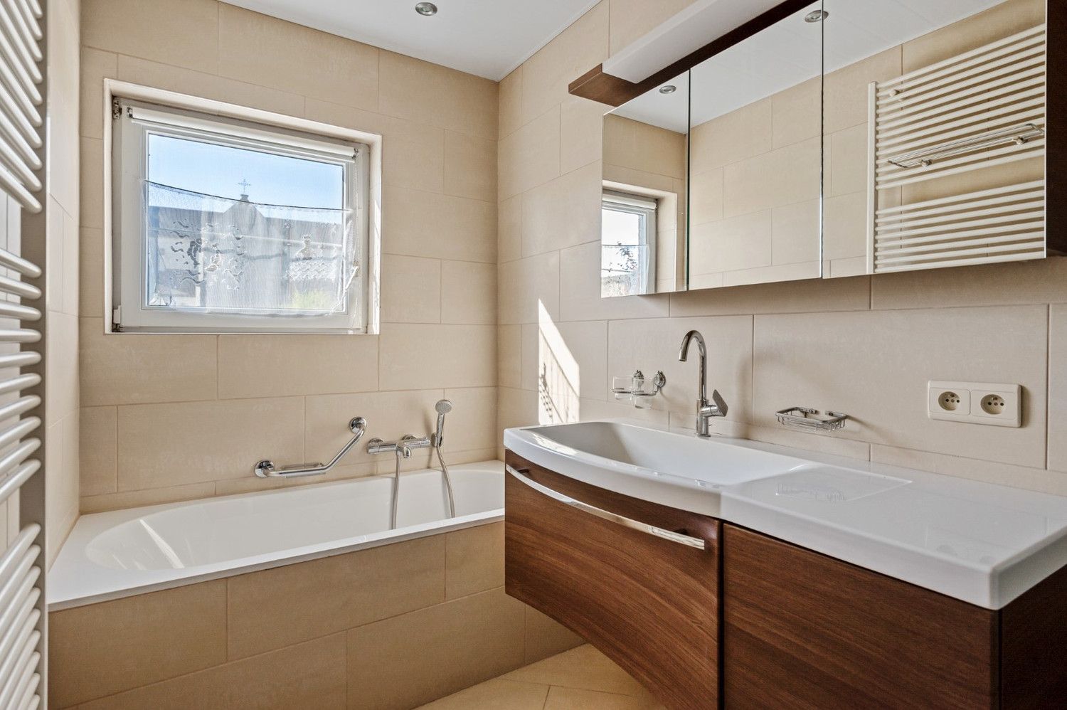 WONING MET 5 SLK EN TUIN TE CENTRUM RANST! foto 6