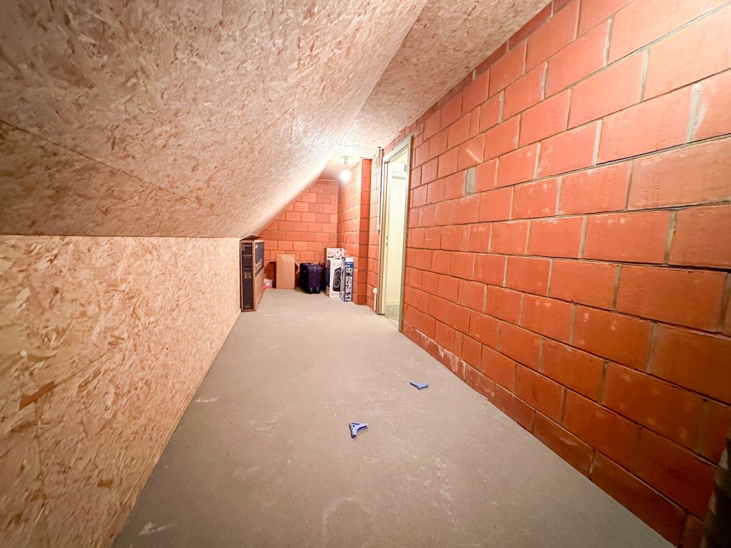 Lichtrijk gelijkvloers appartement met ruim terras en parkeerplaats foto 9