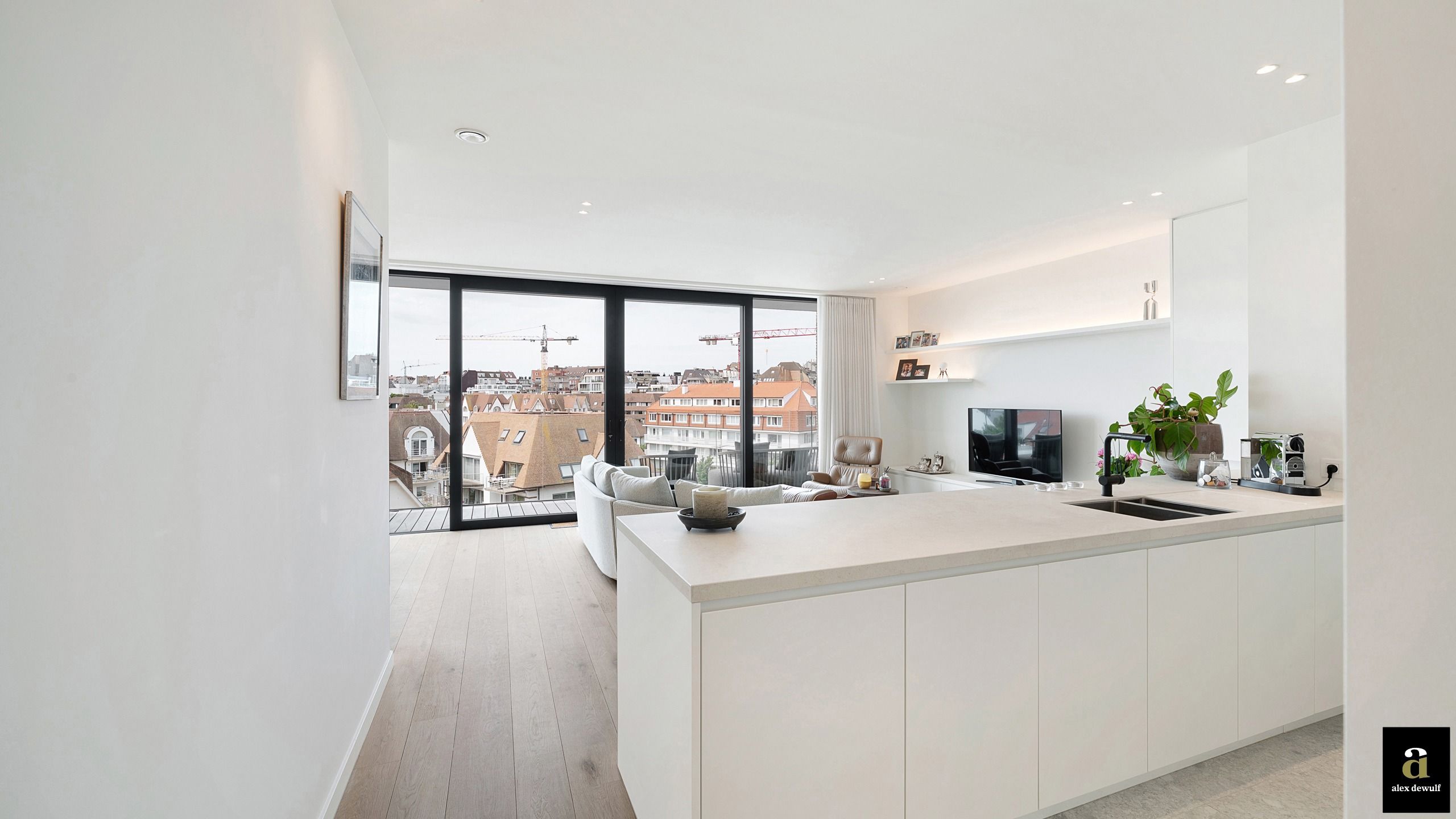 Exclusief zongericht  ruim appartement met open zicht en dubbele autostaanplaats [Koningslaan]. foto 15