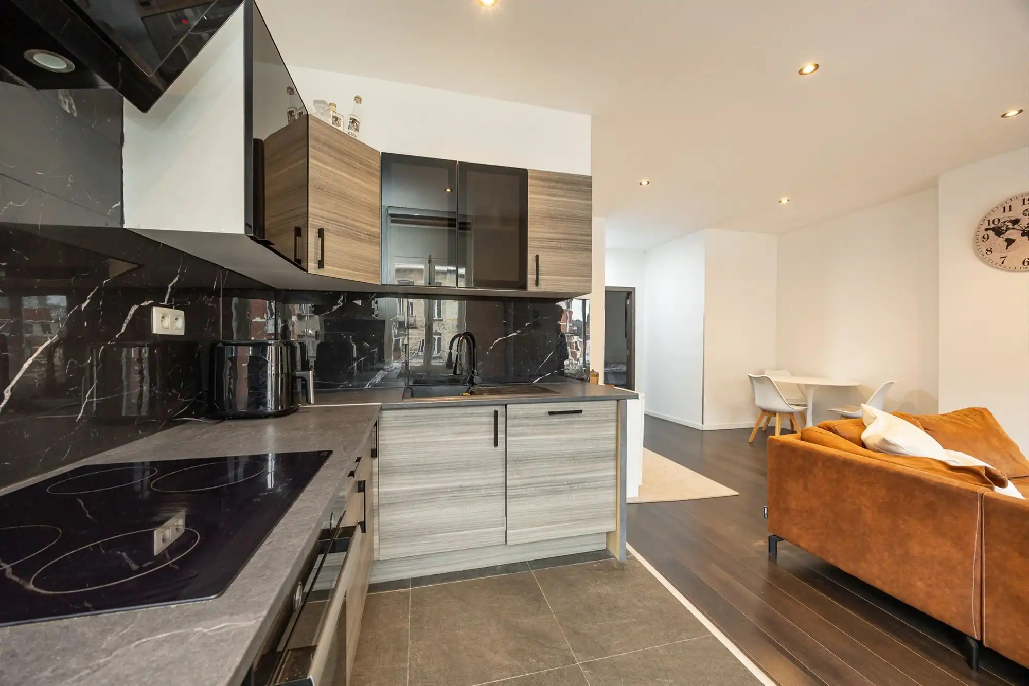 Instapklaar en lichtrijk appartement op TOPlocatie foto 9