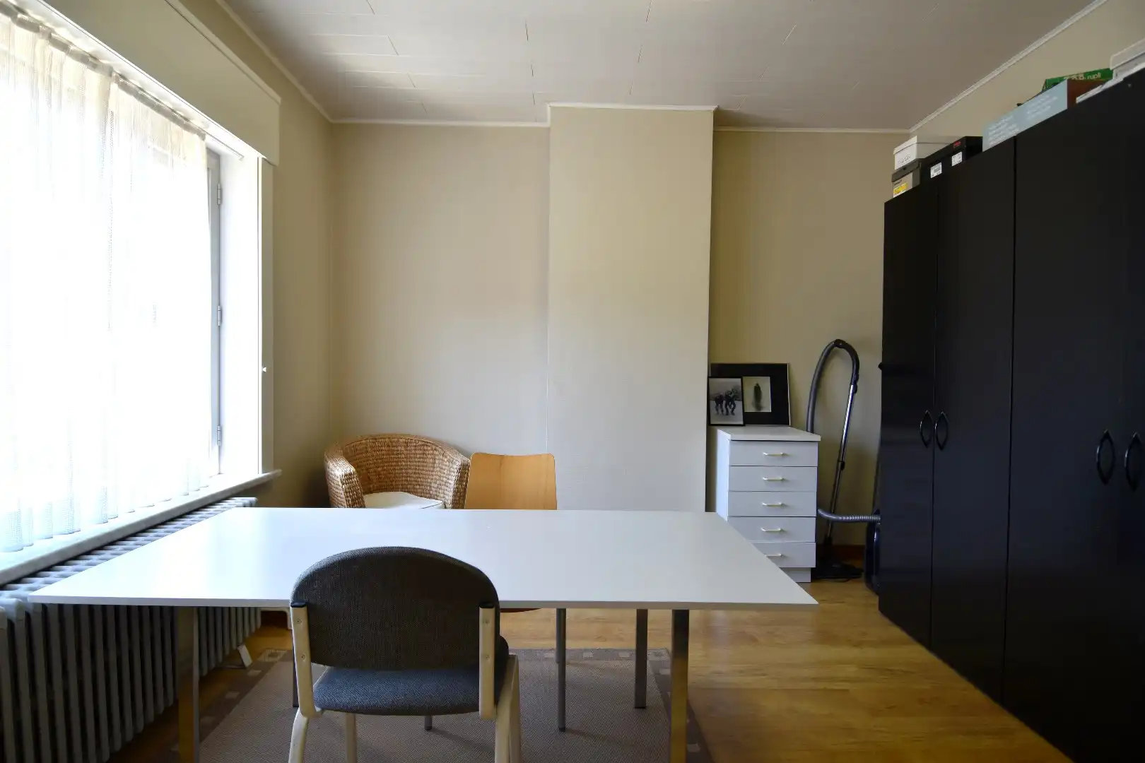 Charmante eigendom met 3 slaapkamers, 80 m² zolder, inpandige garage en zonneterras te koop in Gullegem-centrum foto 16