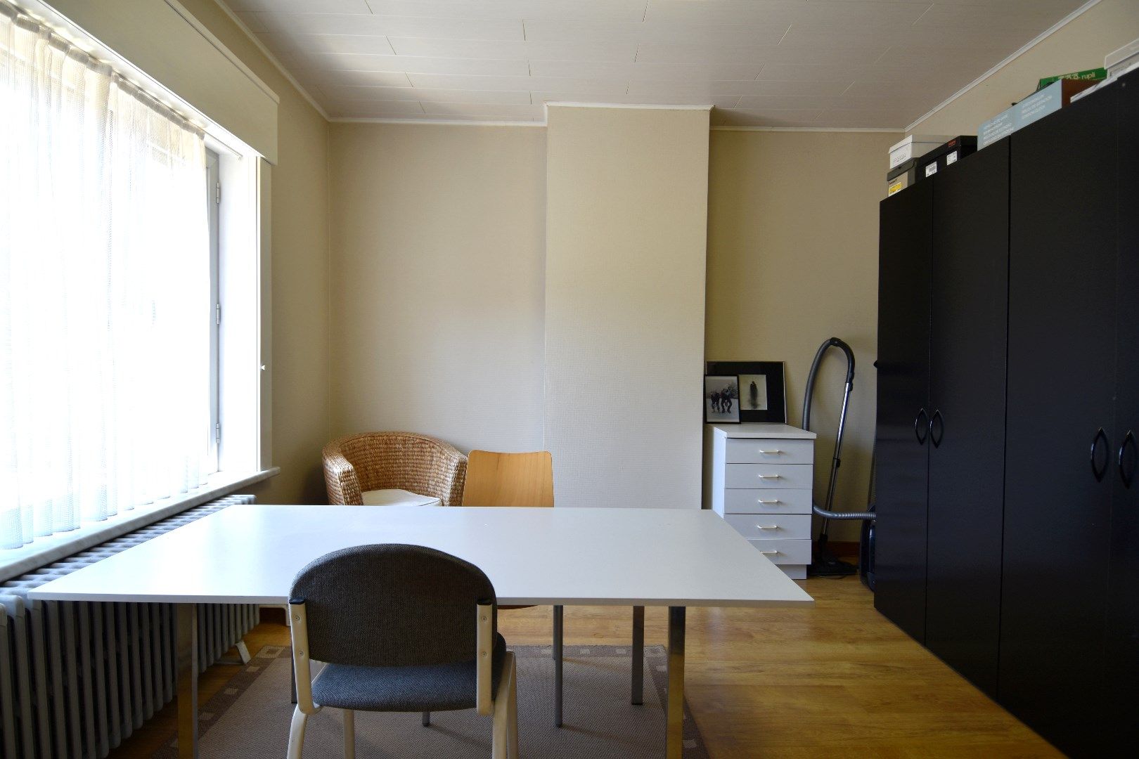 Charmante eigendom met 3 slaapkamers, 80 m² zolder, inpandige garage en zonneterras te koop in Gullegem-centrum foto 16