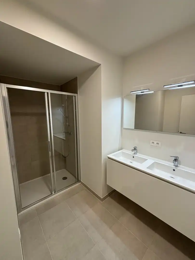 Nieuwbouw 2-slaapkamerappartement met terras foto 14