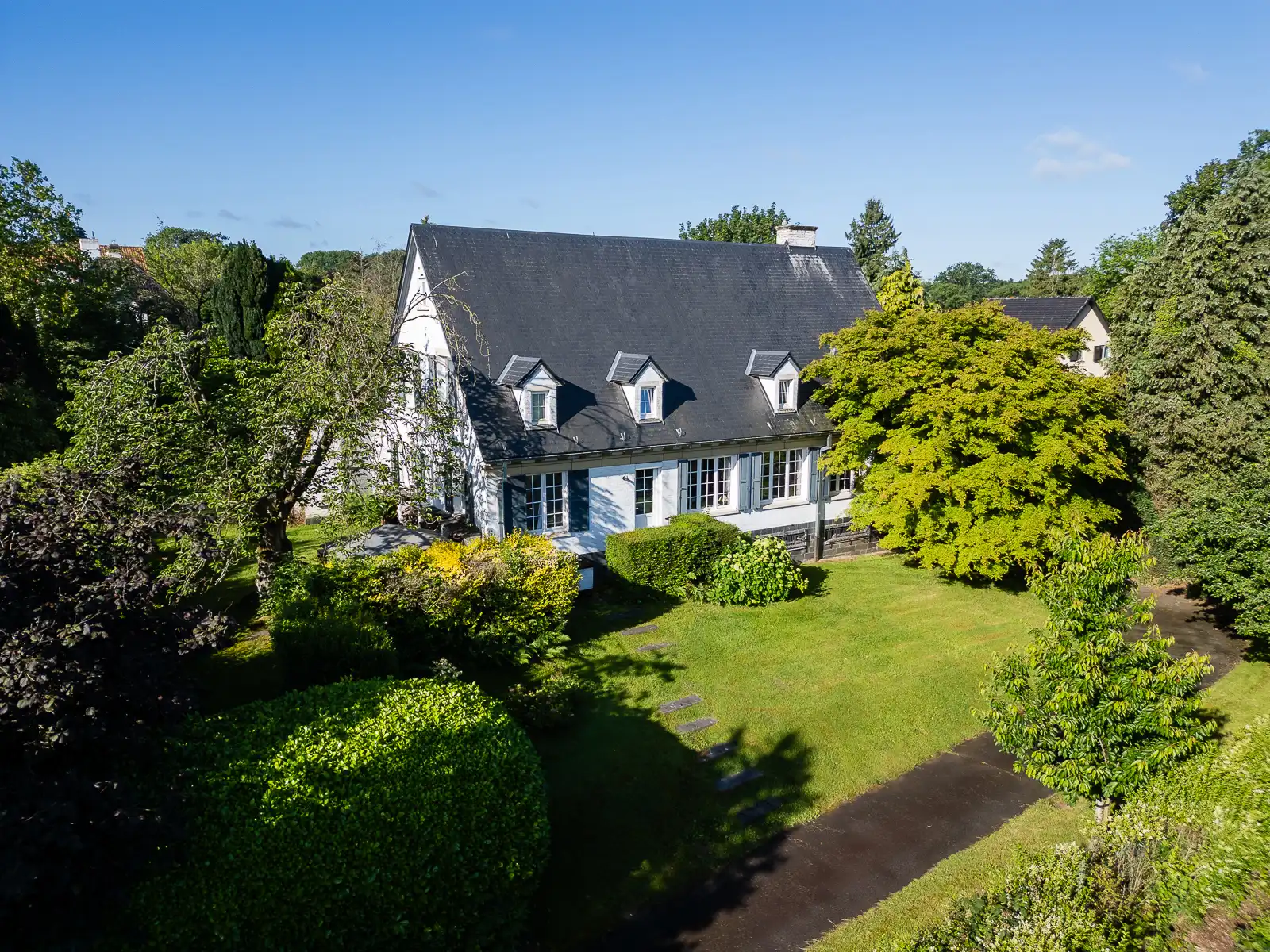 Villa met zwembad, 5 slpk, op 2.270 m2 in Beersel. foto 2