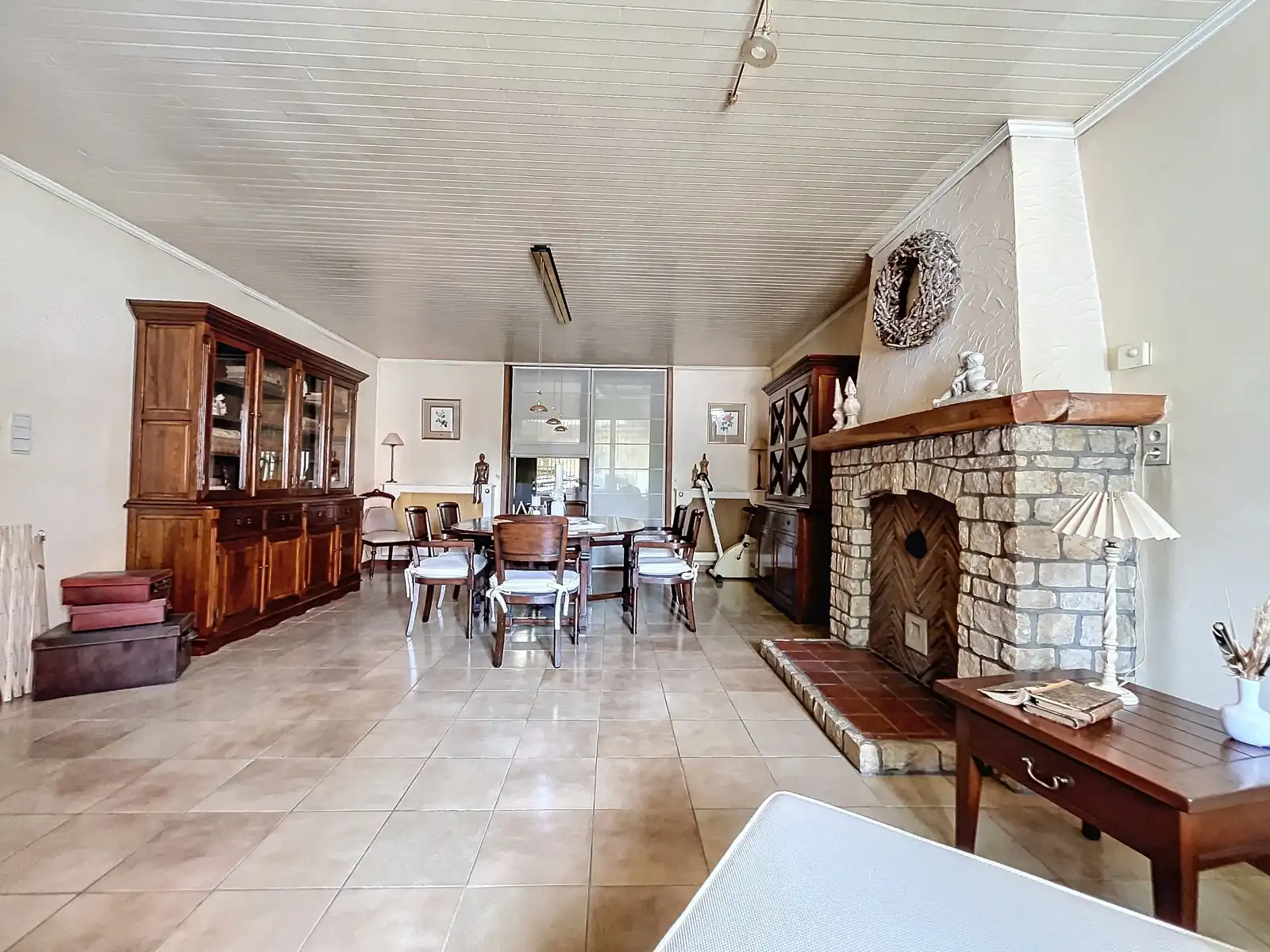 Ruime woning met 4 slpks - tuin en hangaar foto 3