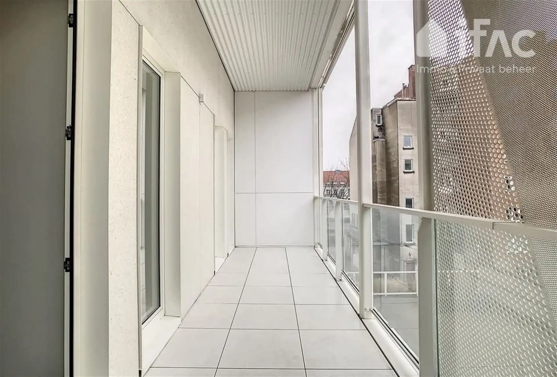Zeer goed gelegen en gemeubeld appartement foto 11