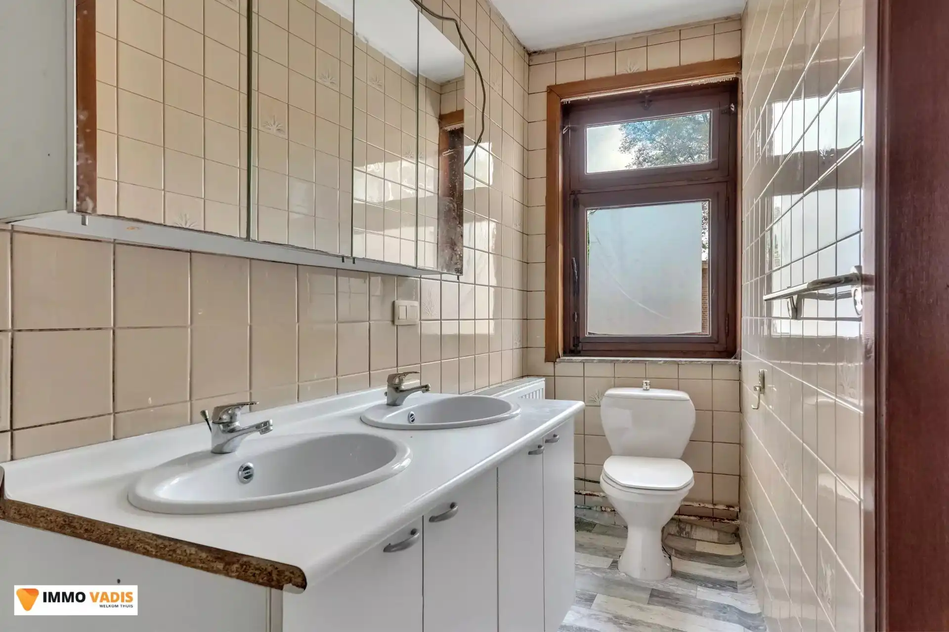 Authentiek herenhuis met karakter, klaar voor een stijlvolle renovatie. foto 16