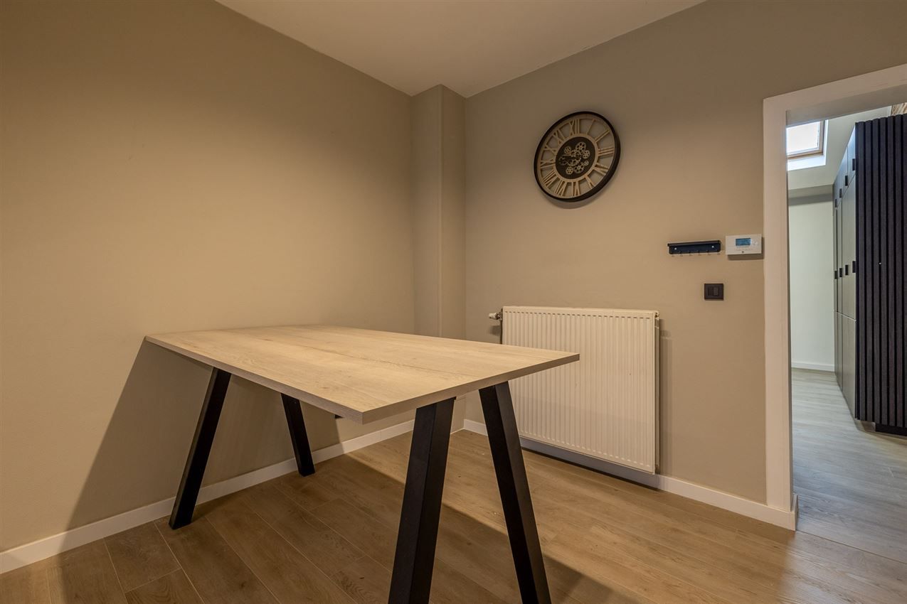 Stijlvol gerenoveerde stadswoning met 3 slk foto 7