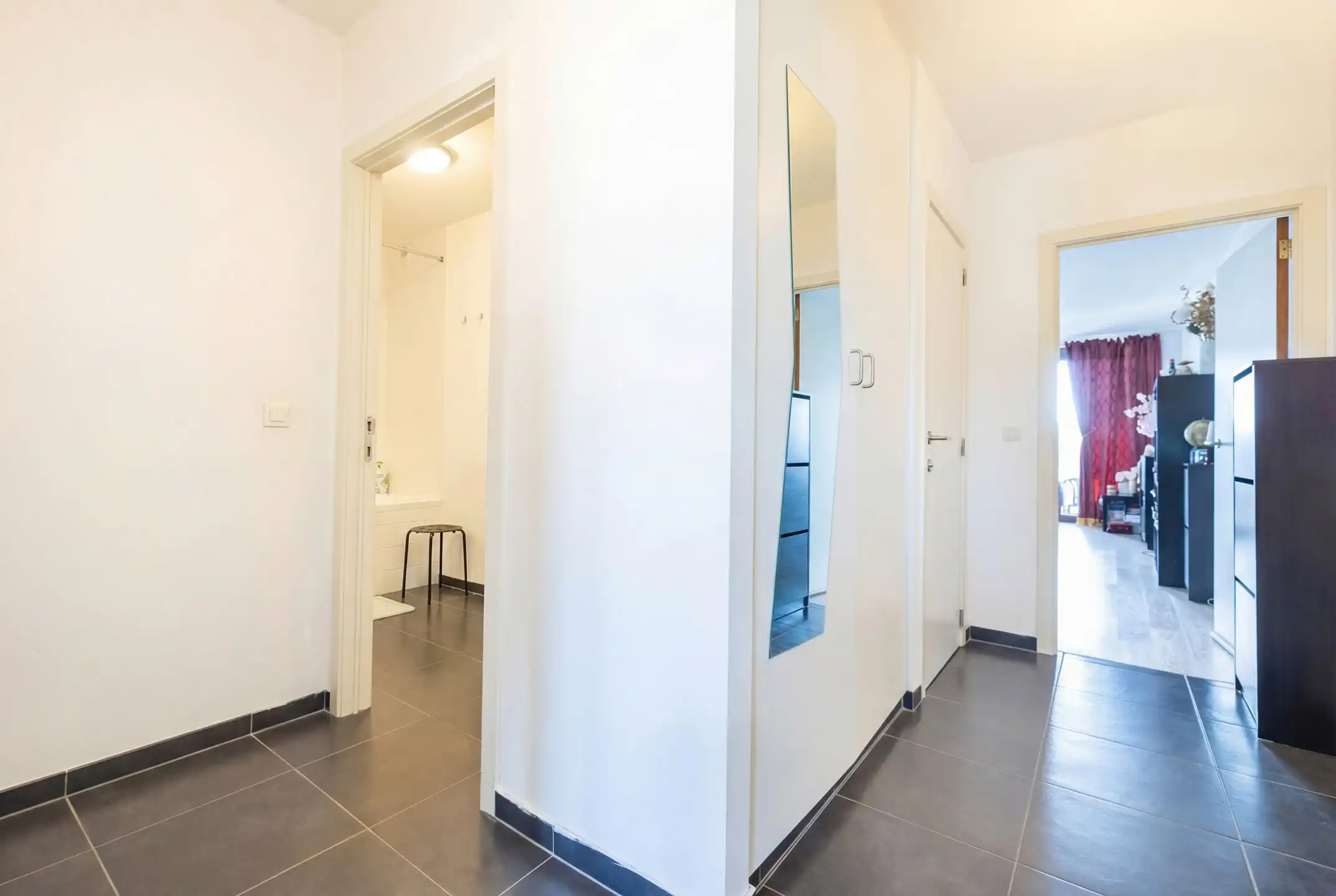 Op een steenworp van de NAVO foto 8