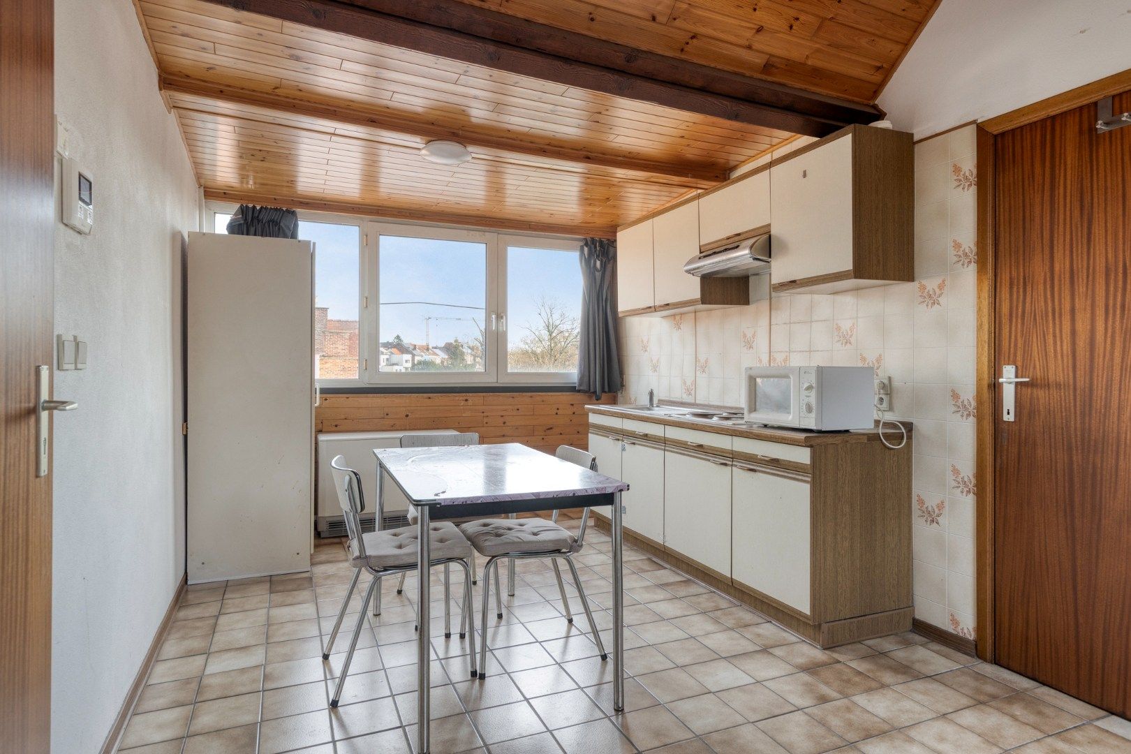 Op te frissen studio in kleinschalig gebouw foto 4