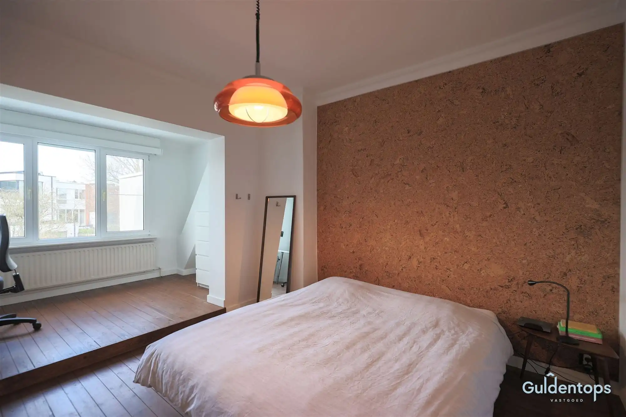 Knappe goed gelegen architectenwoning met mooie tuin foto 19