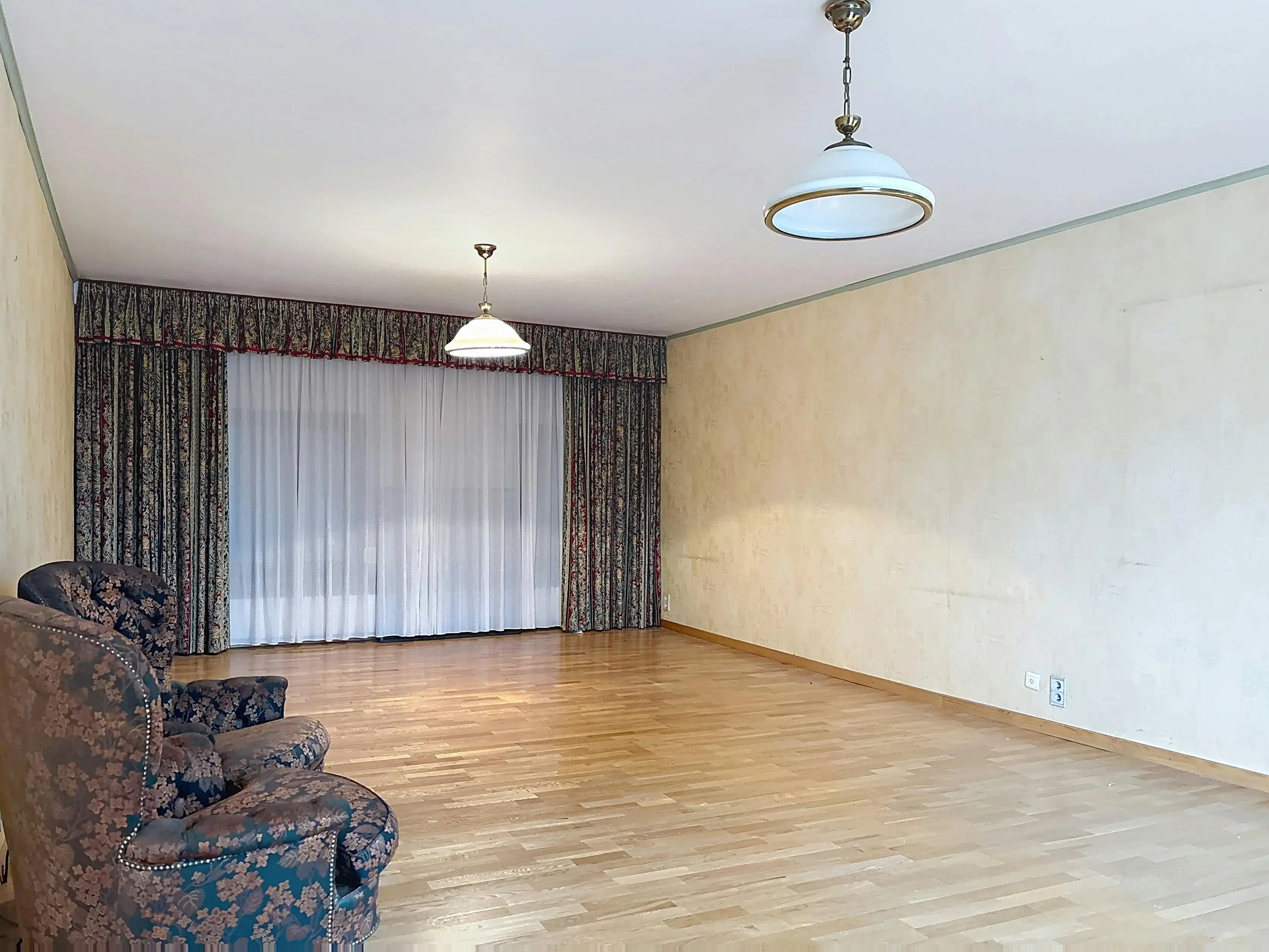 Huis (230m²) met 5 slaapkamers en groot terras te Deurne foto 3