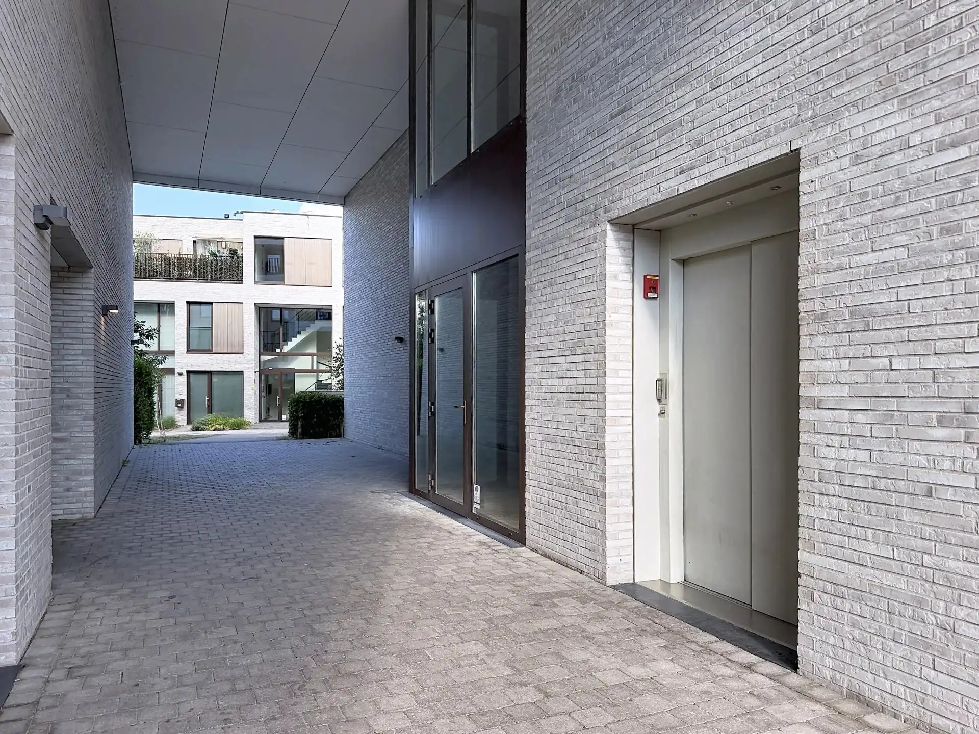 Modern appartement met 1 slaapkamer, ondergrondse staanplaats en berging op toplocatie. foto 2