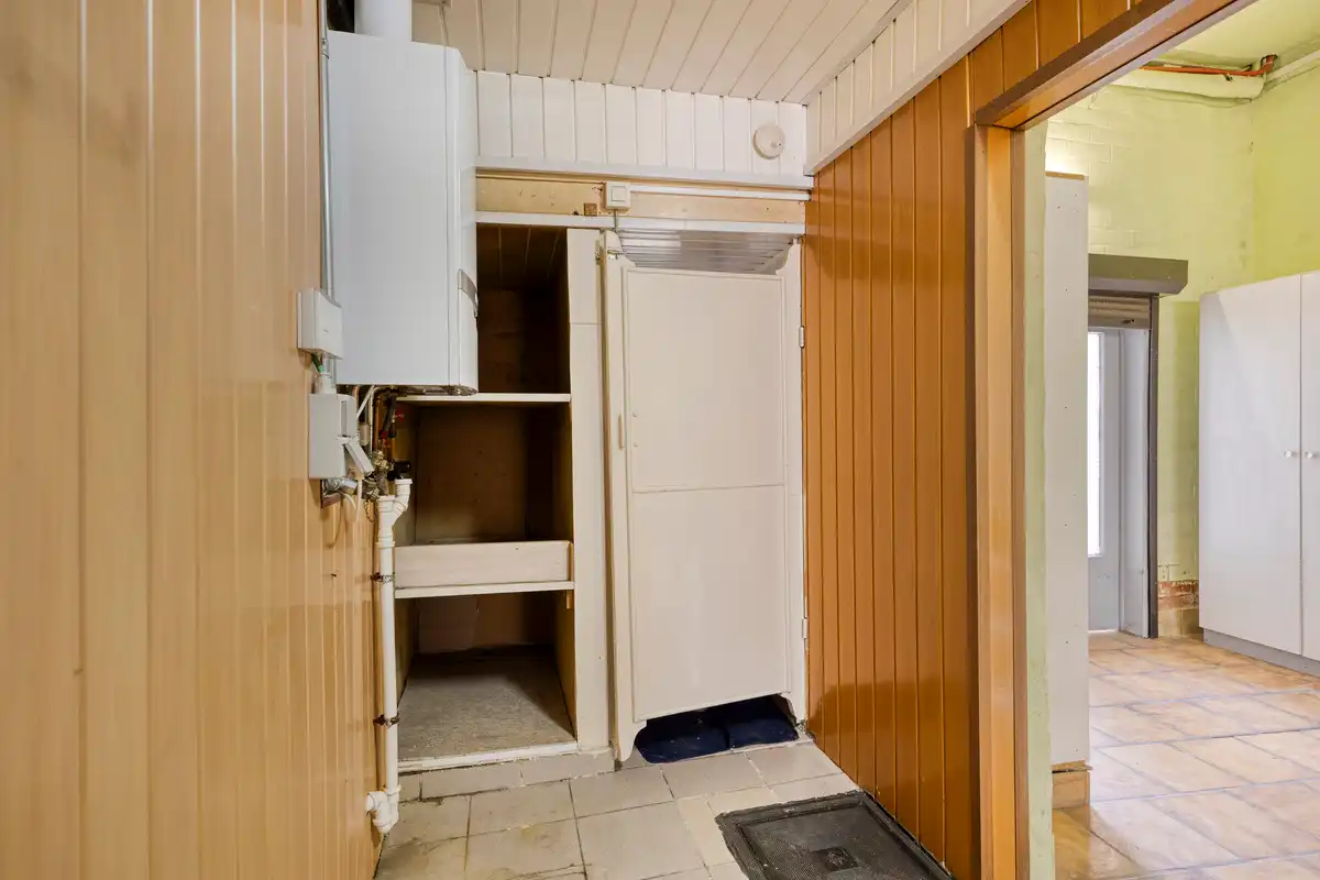 Te renoveren woning met grote garage foto 20
