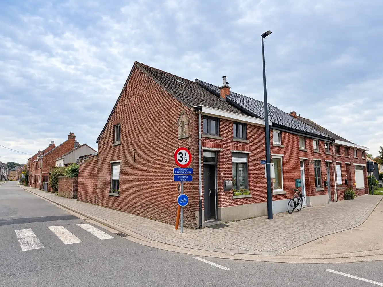 Hoofdfoto van de publicatie: Gezellige halfopen woning met 2 slaapkamers en zolder in Tildonk
