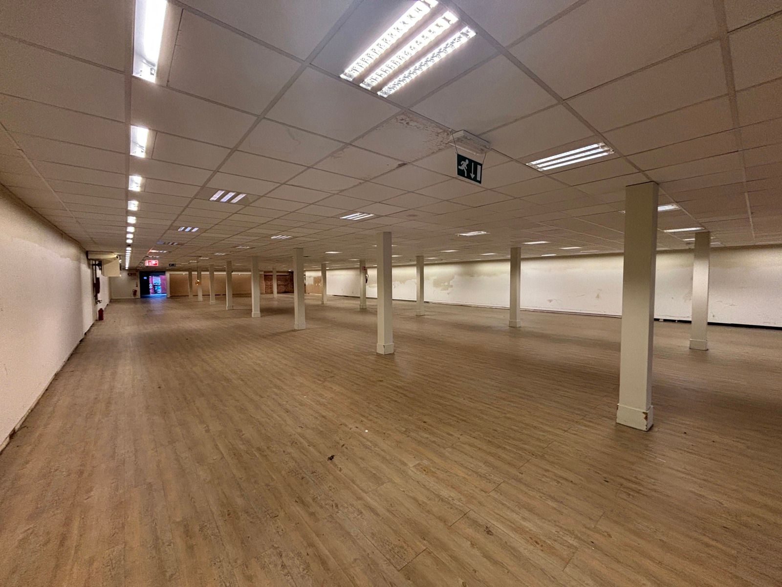 Handelspand van ca. 940 m² te huur in Zandhoven foto 2