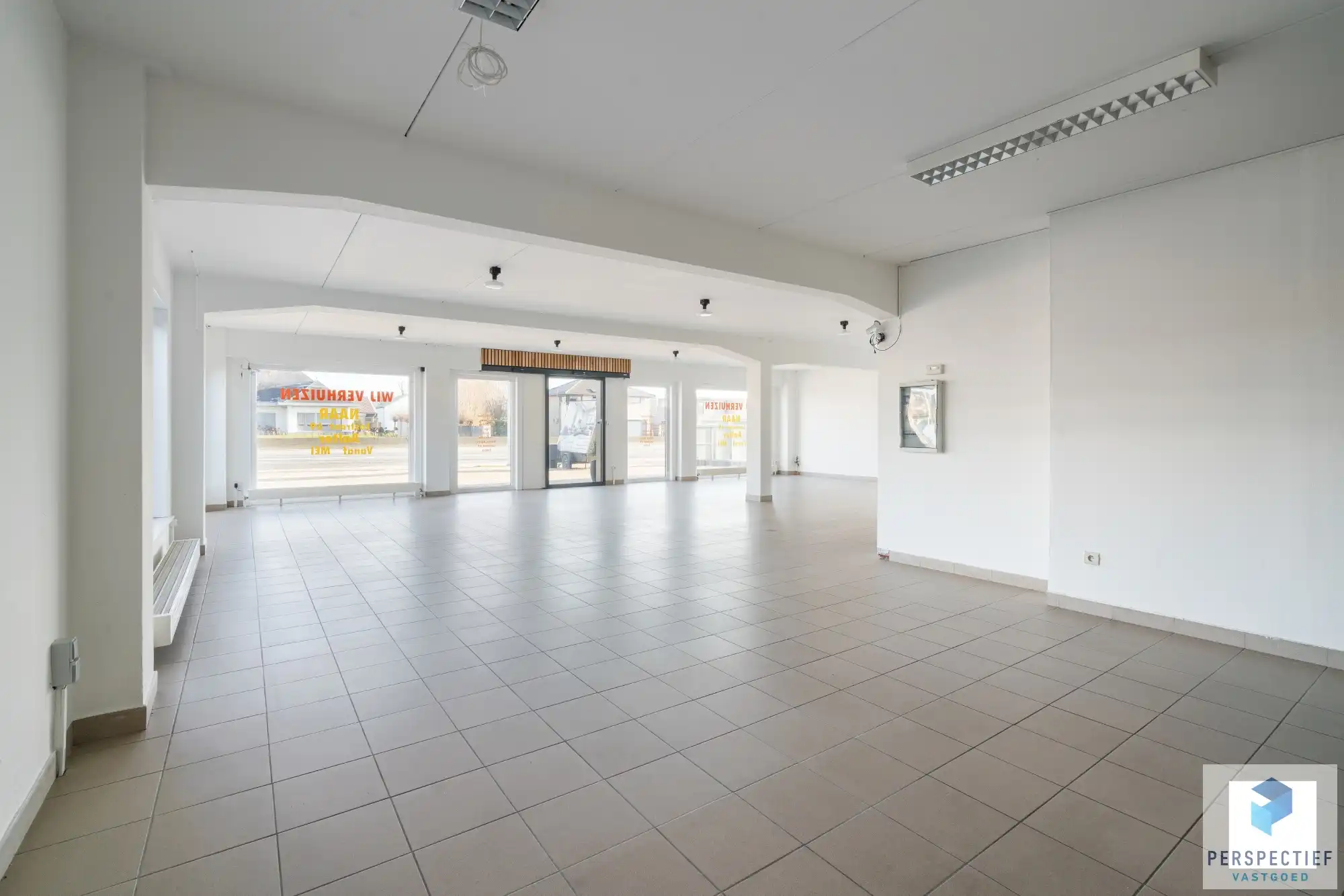 Handelspand met Winkelruimte, Magazijn en Woonst op 1.682 m² foto 16