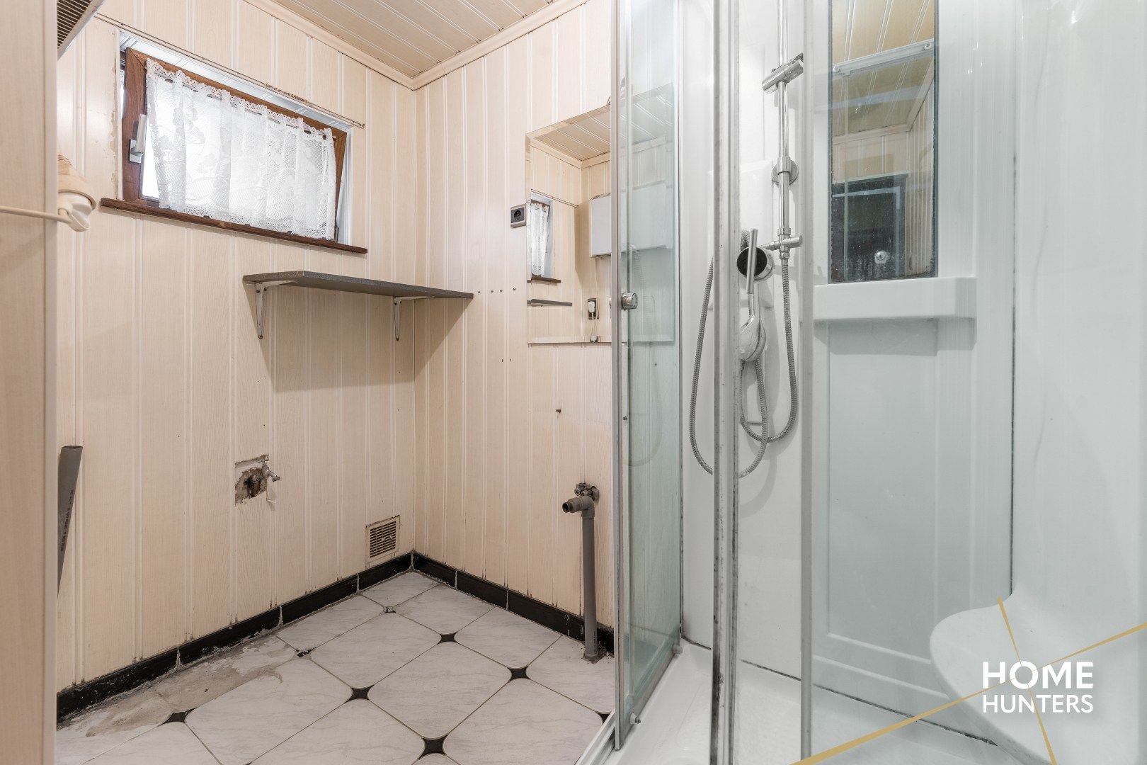 Charmante te renoveren rijwoning met 3 slaapkamers en diepe tuin op centrale ligging in Menen foto 13