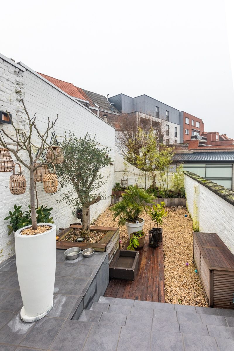 Instapklare, karaktervolle halfopen woning met 3 slaapkamers en  gezellig tuinterras (energielabel C, zonnepanelen, airco...) foto 2