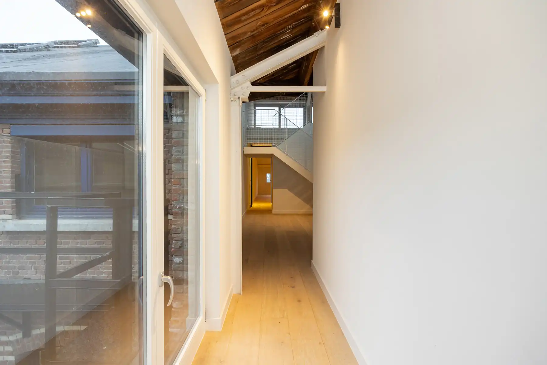 Uniek, gerenoveerd appartement foto 4