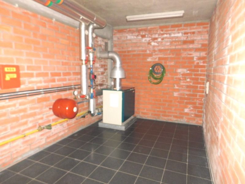 Kantoorruimte/mazijnruimte te huur -  340 m² foto 20