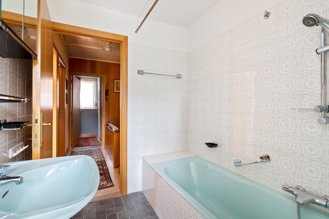 Top gelegen, grote woning met gigantische inpandige garage en diepe tuin in centrum Kapellen foto 23