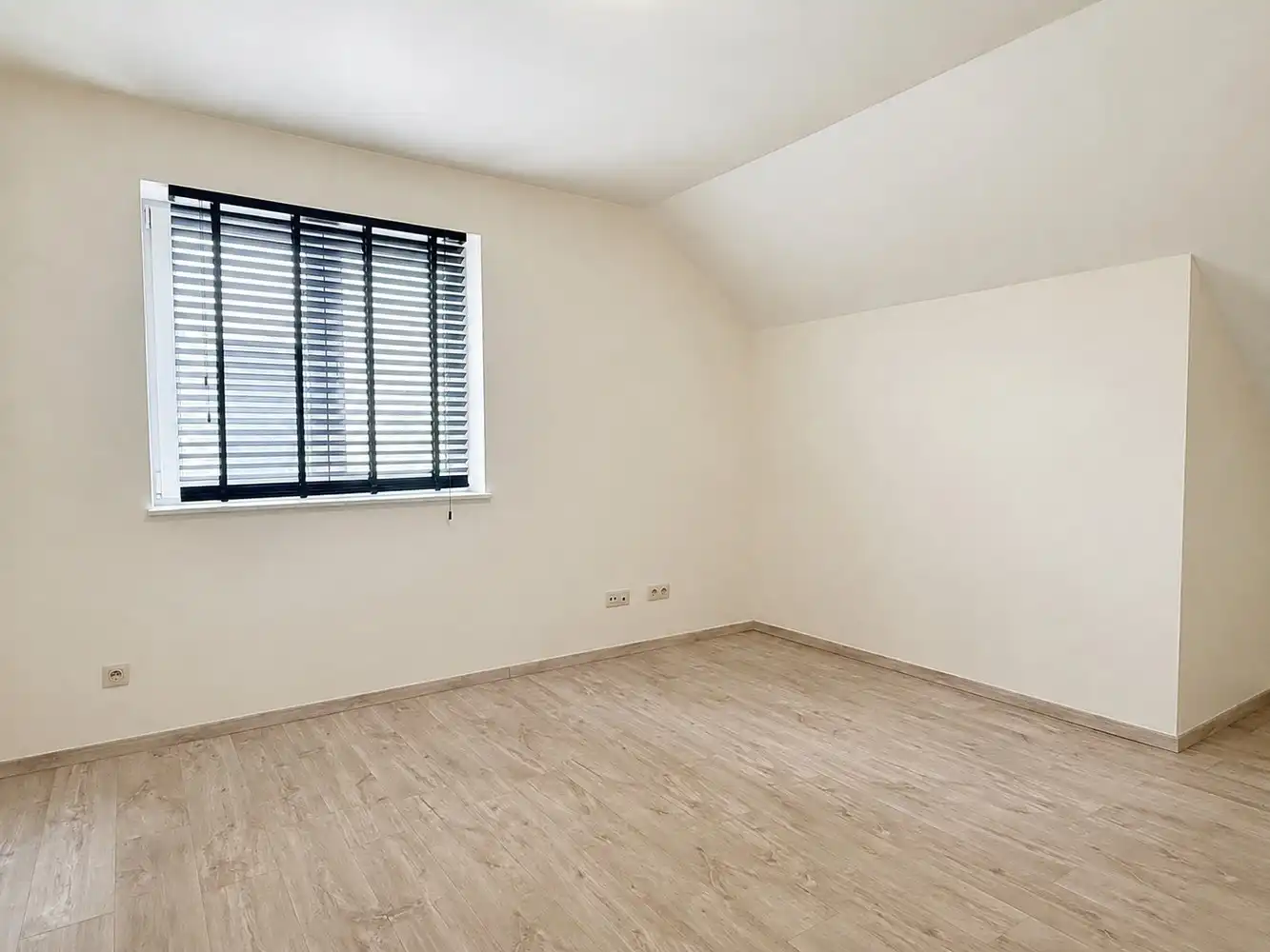Recente, energiezuinige woning met 3 slaapkamers én grote tuin foto 8