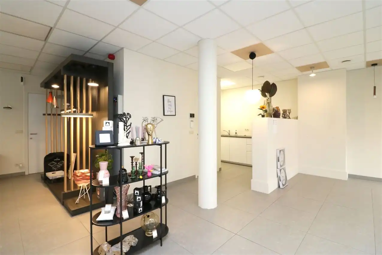 handelszaak met grote zichtbaarheid te midden van centrum foto 11