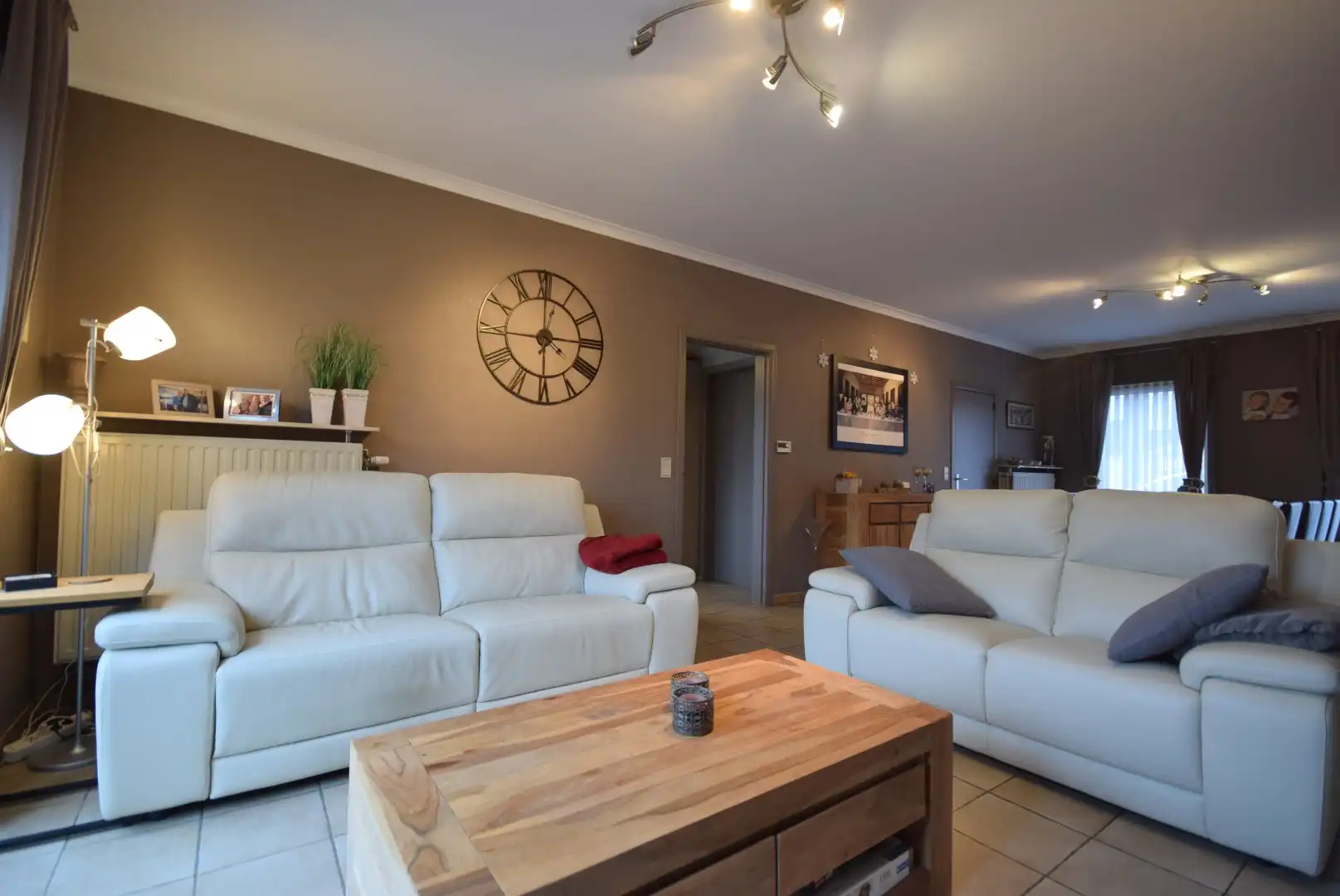 ZEER RUIME EN GOED ONDERHOUDEN HALF OPEN BEBOUWING foto 6