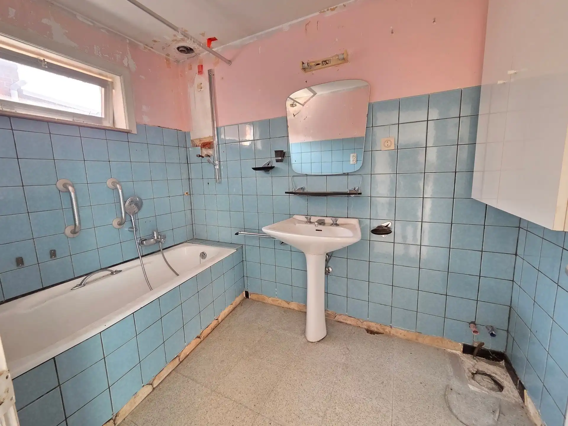 Te renoveren woning, rustig gelegen op een zuidgericht perceel van 581m² foto 8