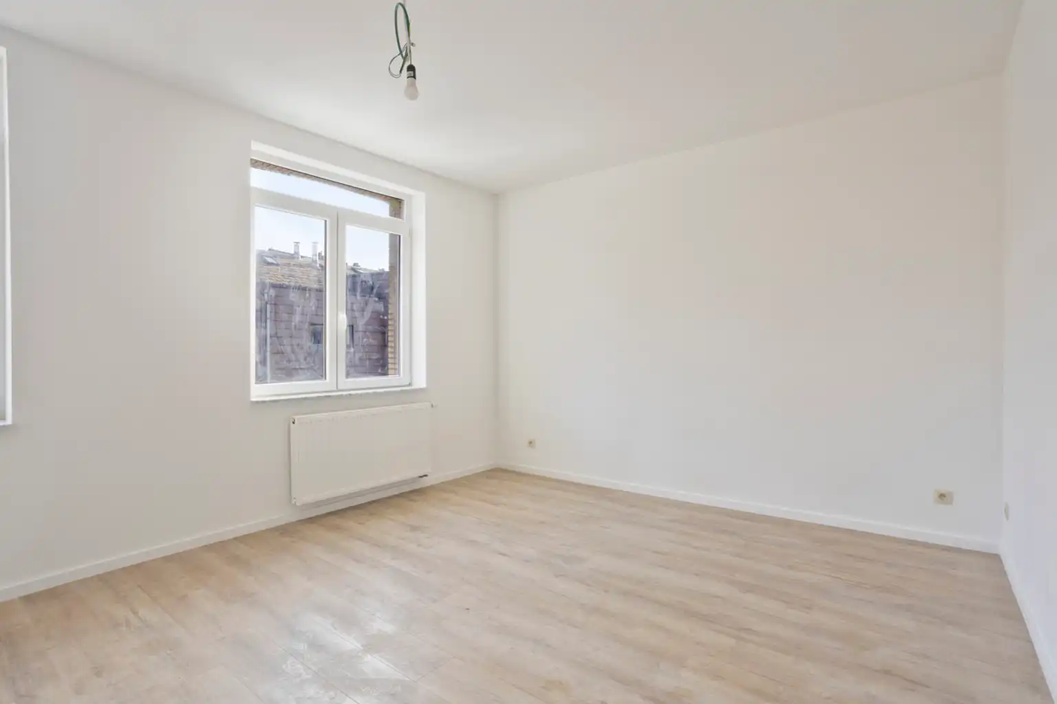 Volledig gerenoveerde gesloten bebouwing te Drogenbos foto 11