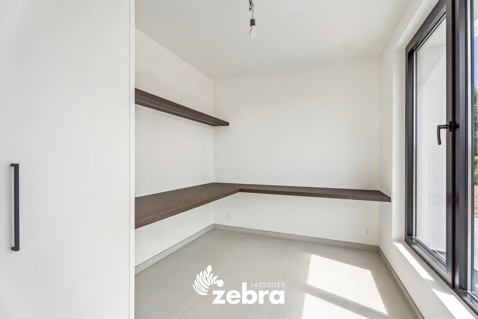 Prachtig gerenoveerde villa met 5 slaapkamers en 2 badkamers te Oostrozebeke! foto 16
