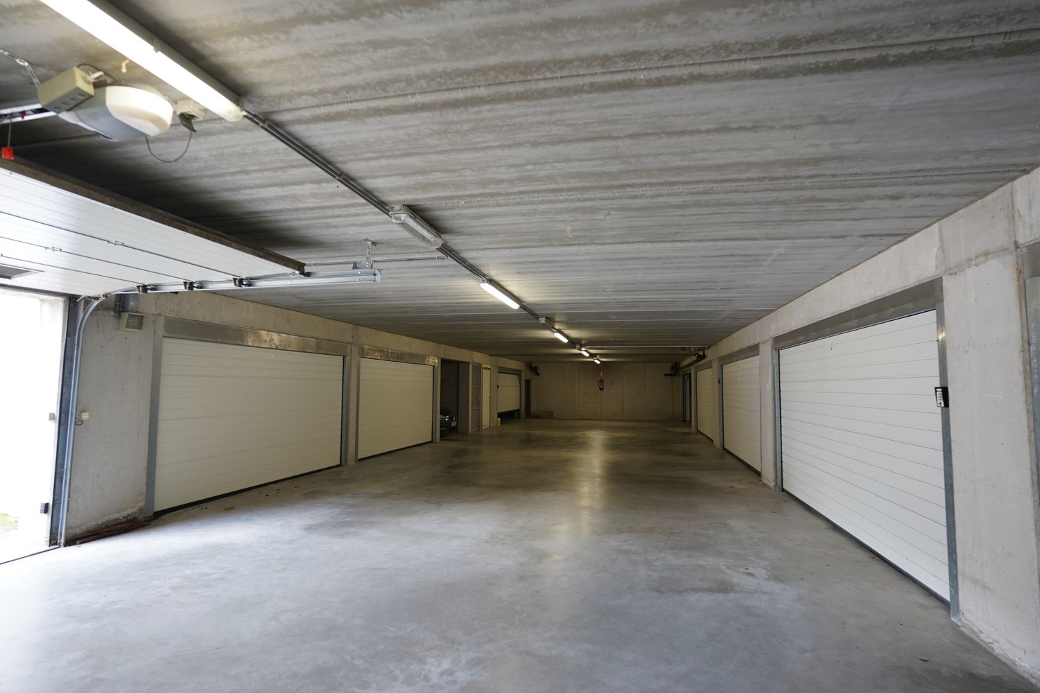 Dubbele garage te koop nabij het centrum van Kortrijk foto 3