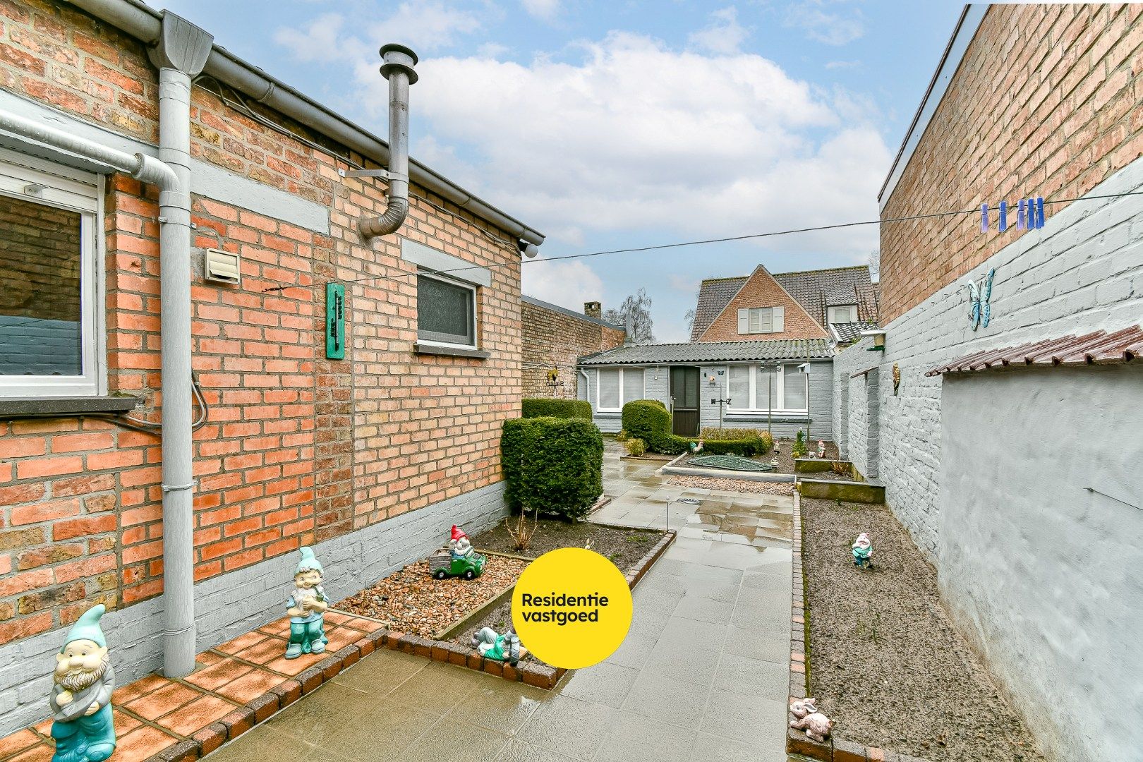 Te renoveren gezinswoning met drie slaapkamers en zongerichte tuin foto 10