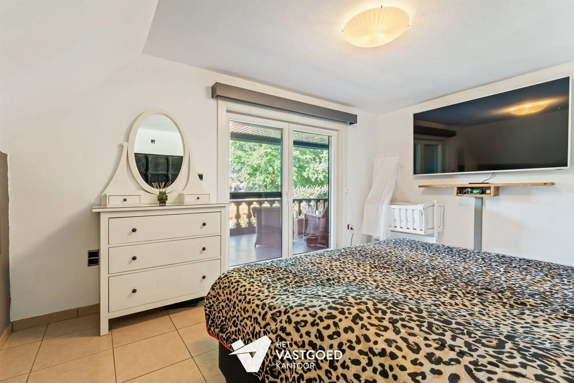 ZEER RUIME, GERENOVEERDE WONING OP TOP-LIGGING! foto 18