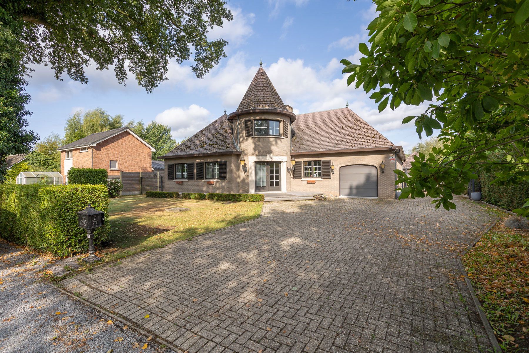 Huis te koop foto {{pictureIndex}}