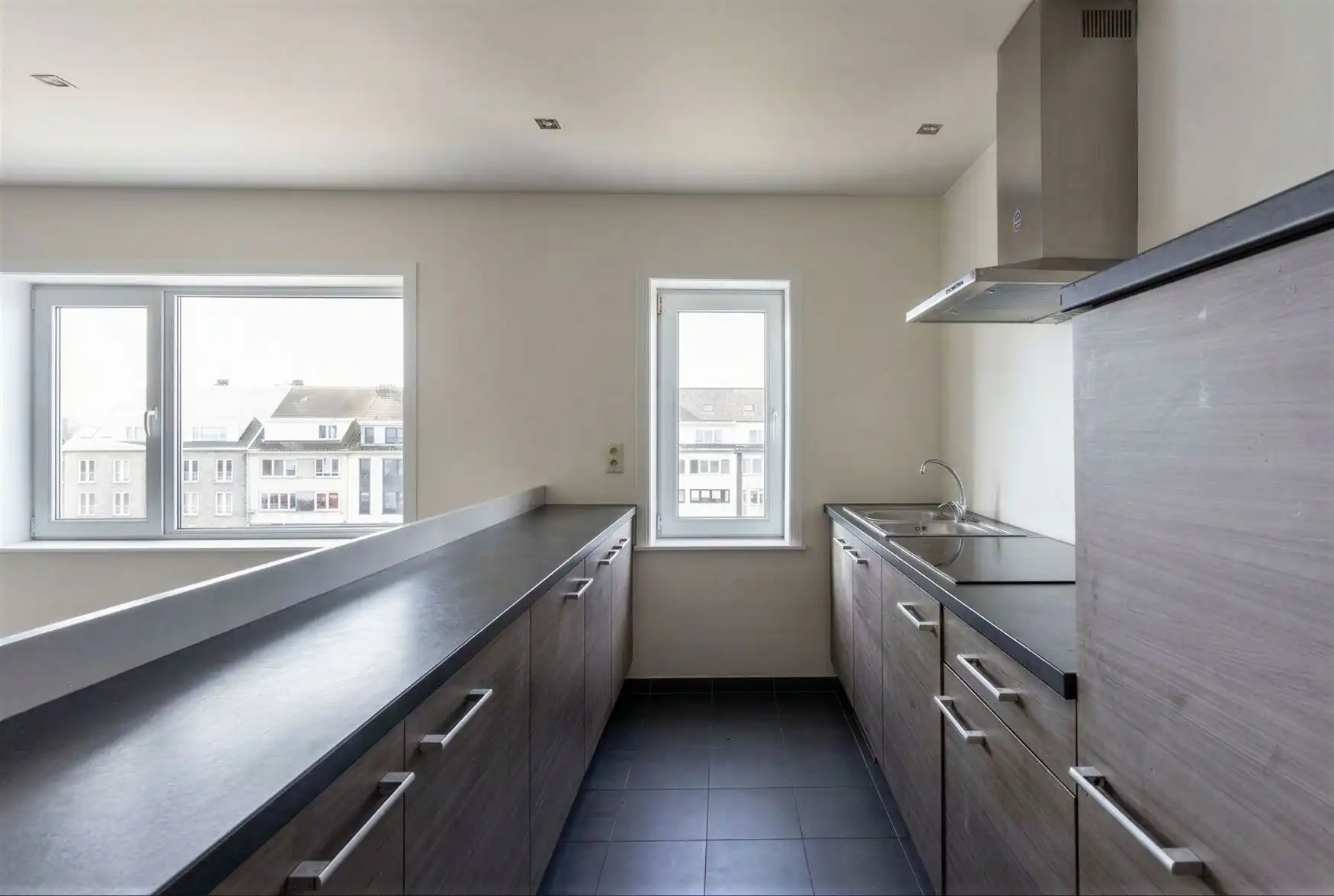 Opbrengsteigendom met handelspand en 5 appartementen in Zelzate foto 5