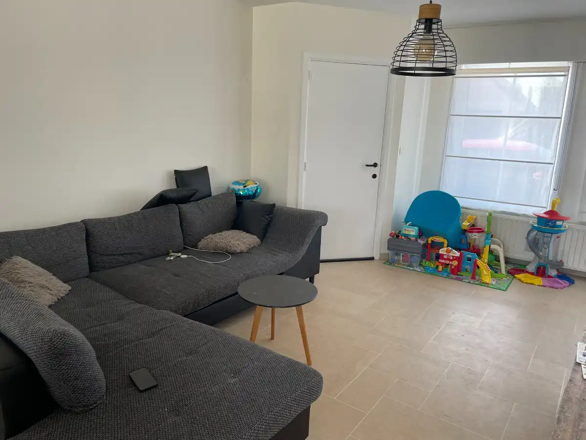 EENGEZINSWONING met tuin & garage foto 4
