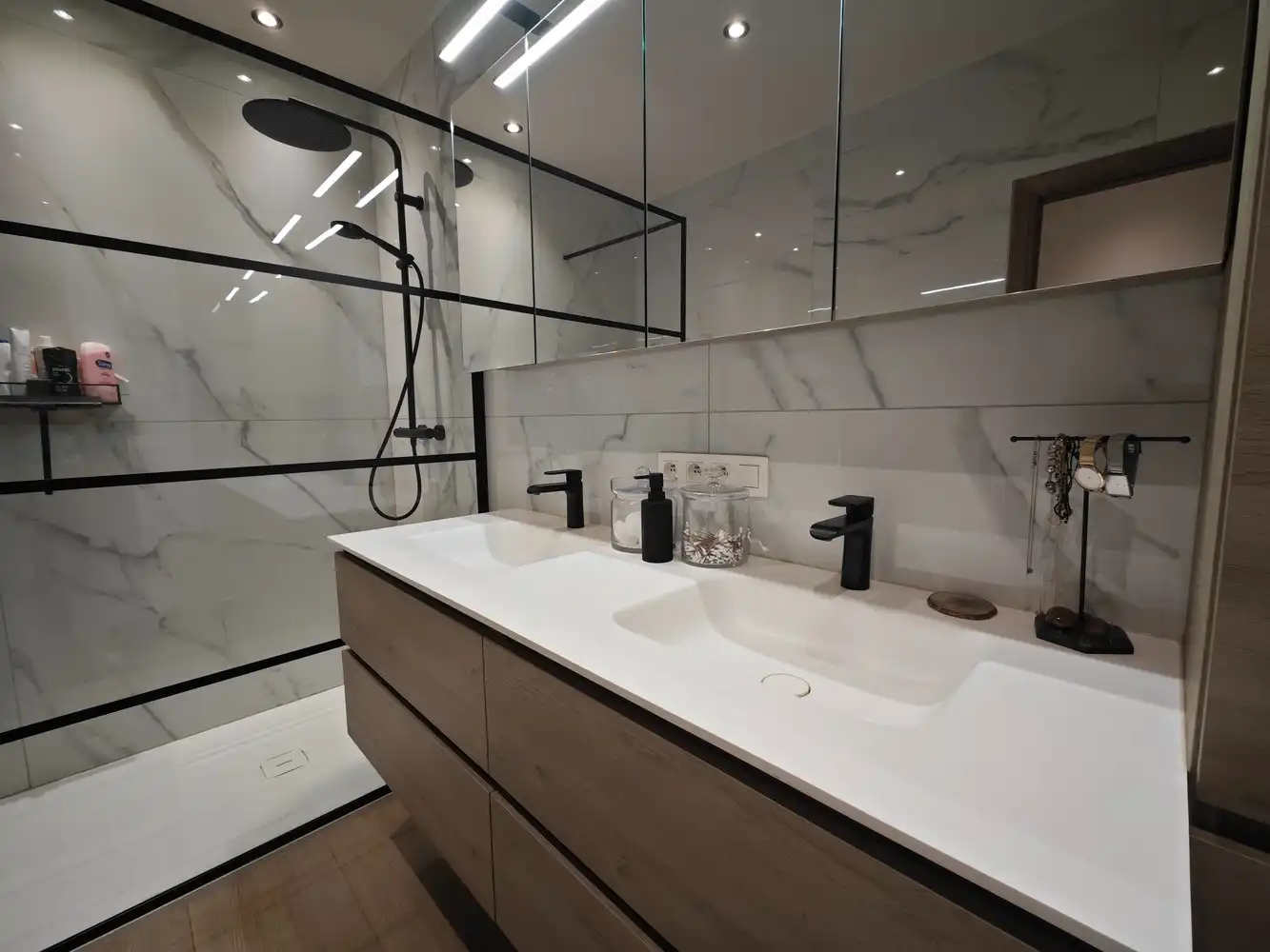 Grotendeels gerenoveerde woning op 16a78ca foto 15