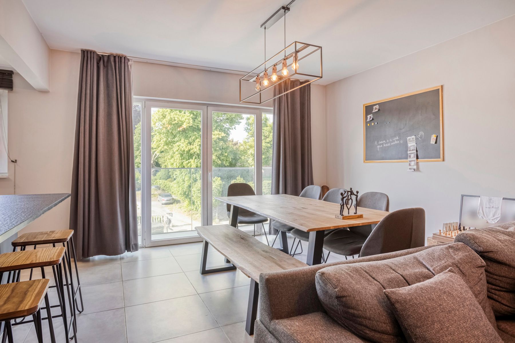 Gerenoveerd 2-slaapkamer appartement op centrale ligging foto 6