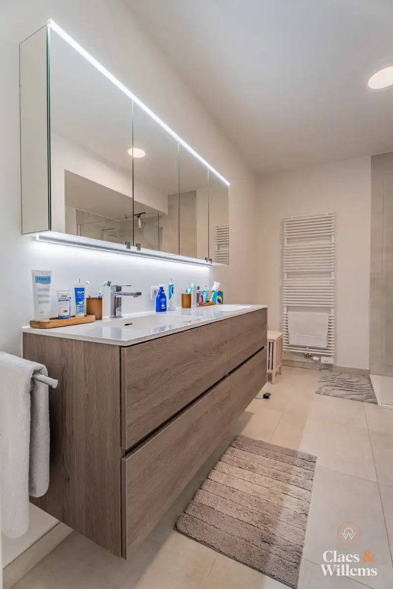 Stijlvol 3 slaapkamer appartement met terras te Halle foto 12