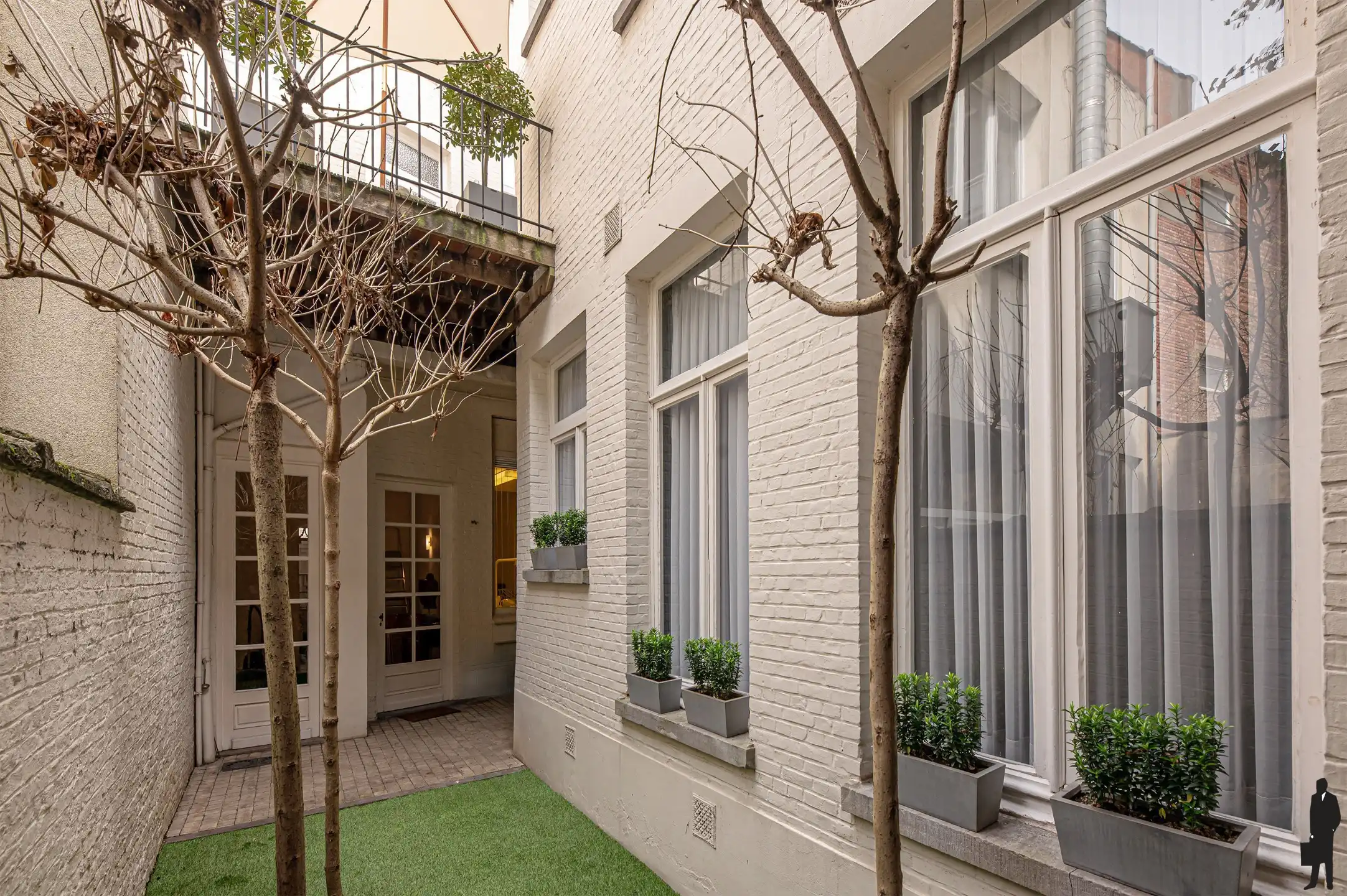 Statig herenhuis met praktijkruimte op toplocatie in Antwerpen foto 27