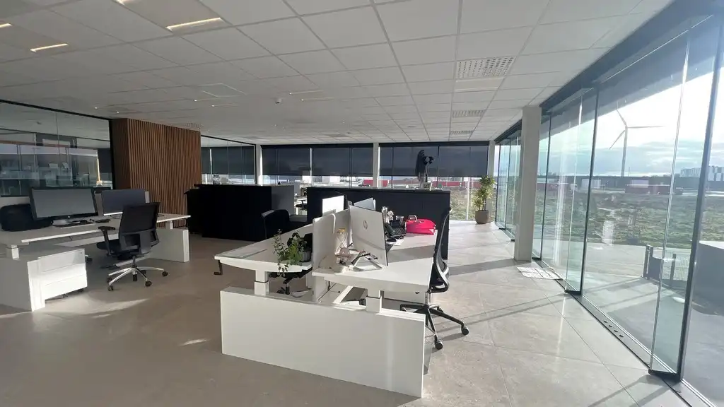 High-end bedrijfspand te huur op bedrijventerrein E17/4 in Lokeren foto 2