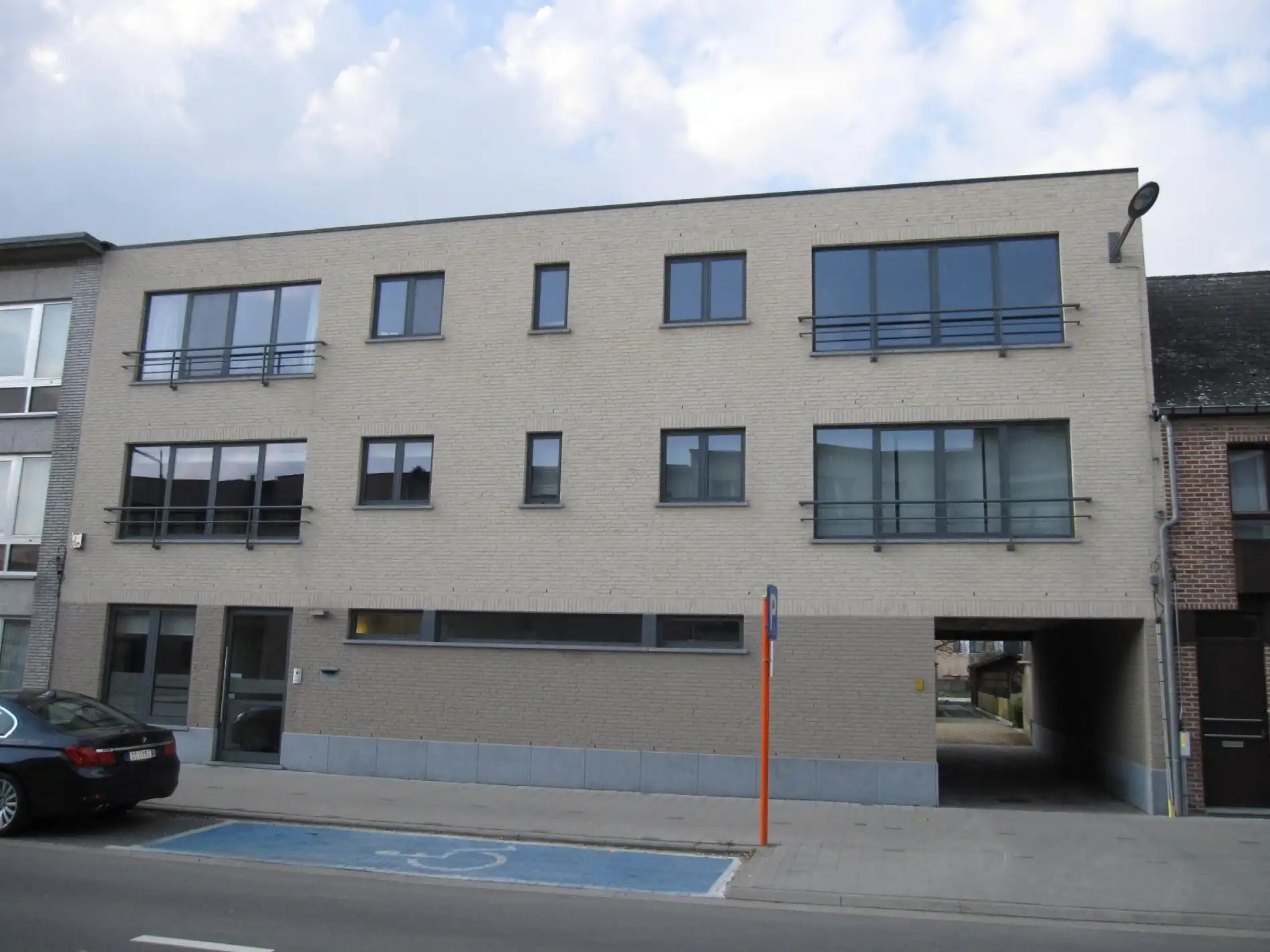 een recent en ruim 2-slpk. appartement foto {{pictureIndex}}