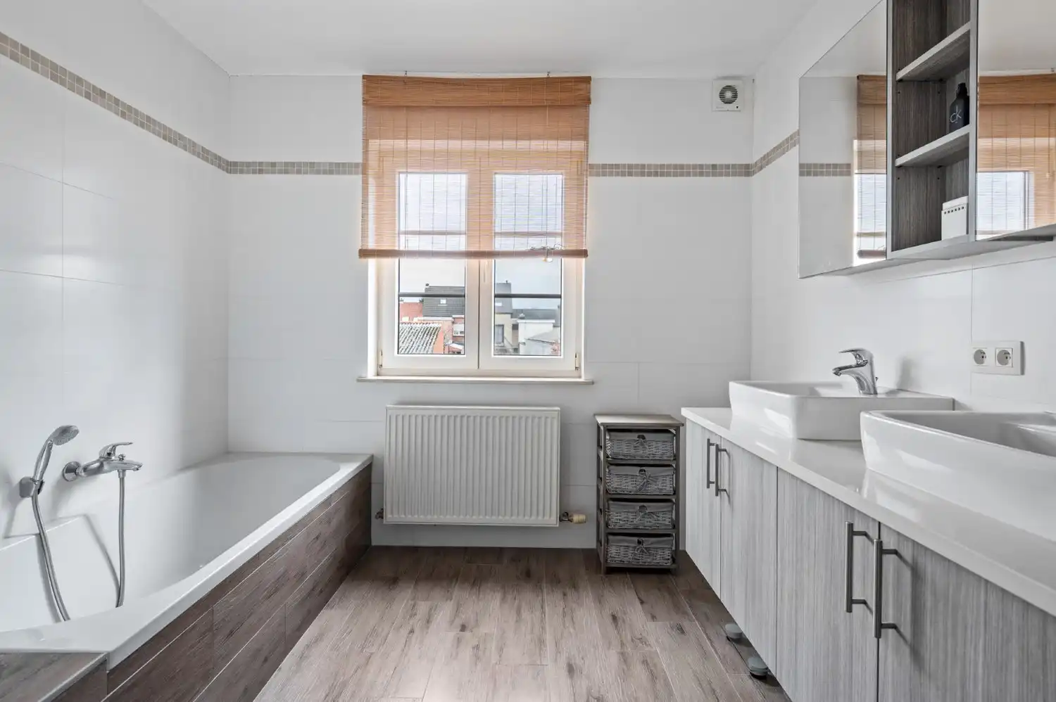 TOPLOCATIE! H.O.B. MET 4 SLK, GARAGE EN TUIN! foto 17