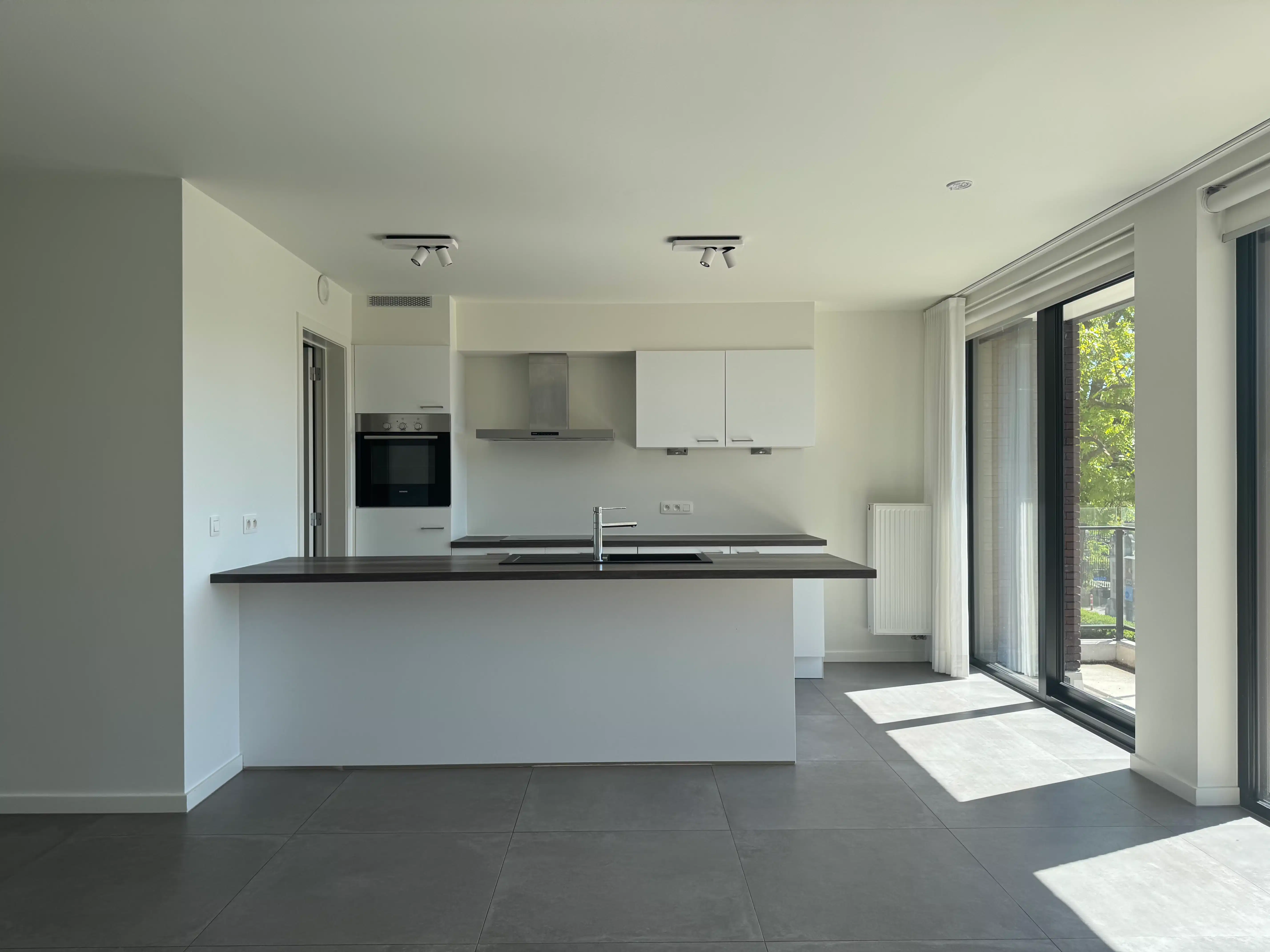 Ruim 2-slaapkamer appartement nabij centrum Genk foto 5