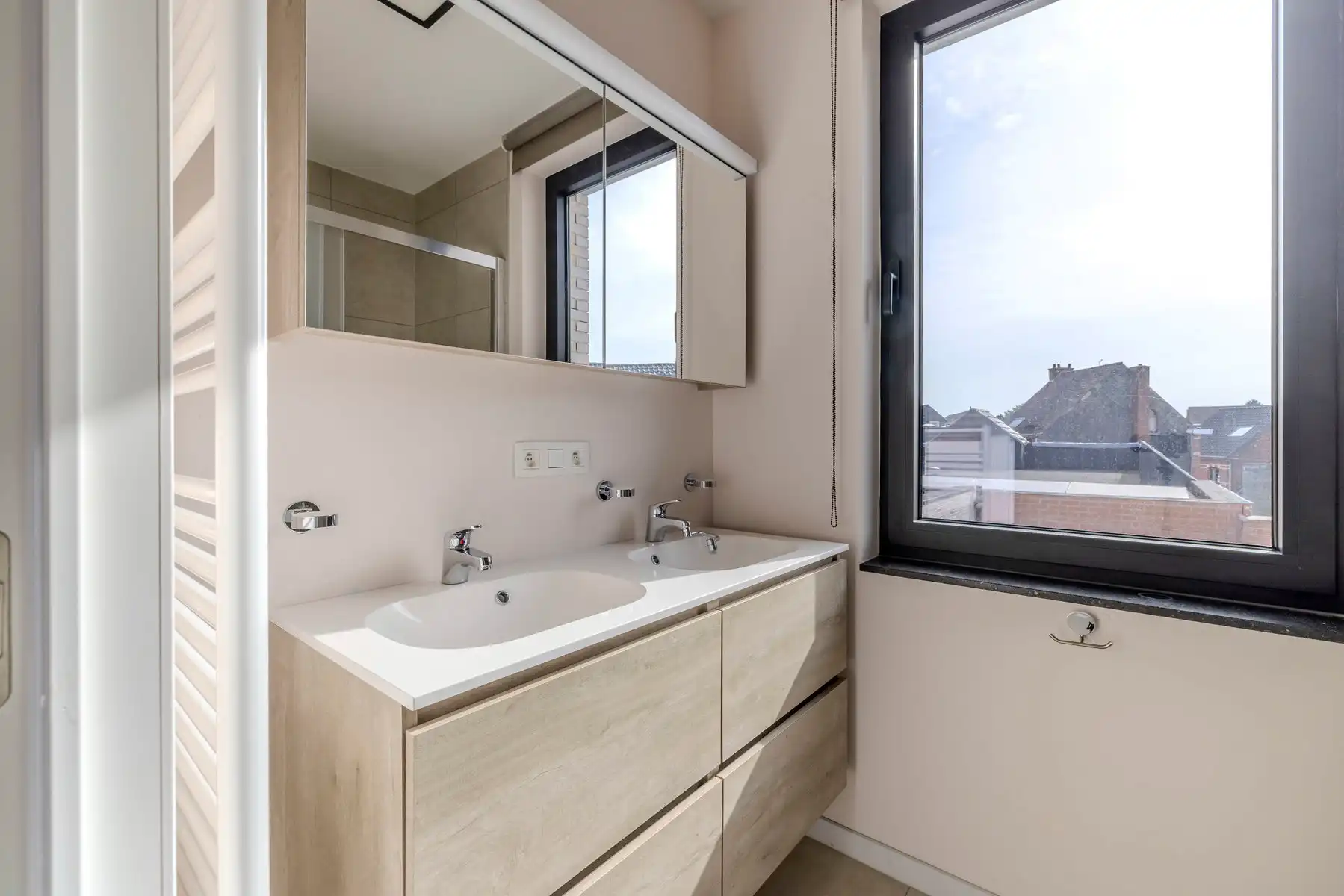 Recent appartement met o.a. 2 slaapkamers en staanplaats foto 11