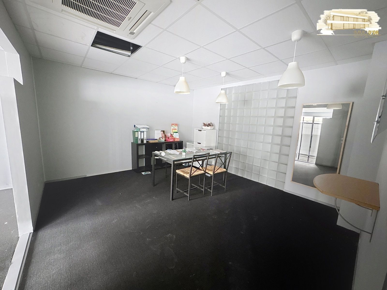 POLYVALENTE COMMERCIELE/KANTOOR RUIMTE MET RUIME PARKING foto 9
