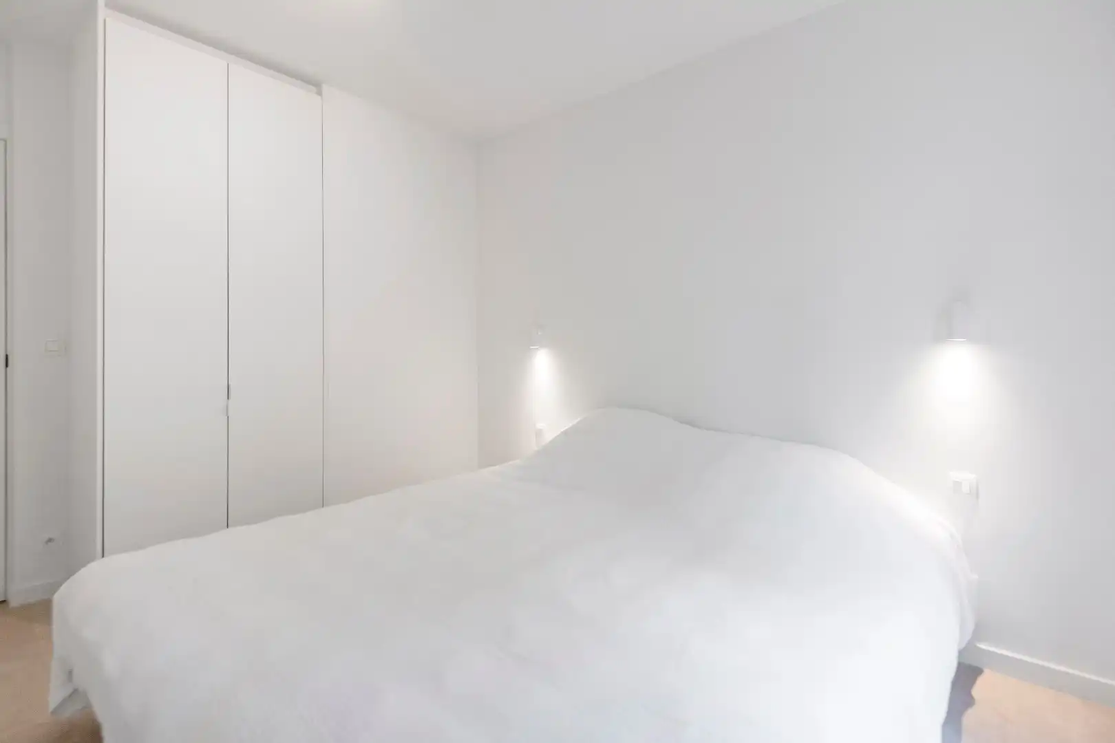 Prachtig gerenoveerd hoekappartement met zuidelijke oriëntatie, te midden van een groene omgeving aan het yzerpark. Parking te koop foto 14